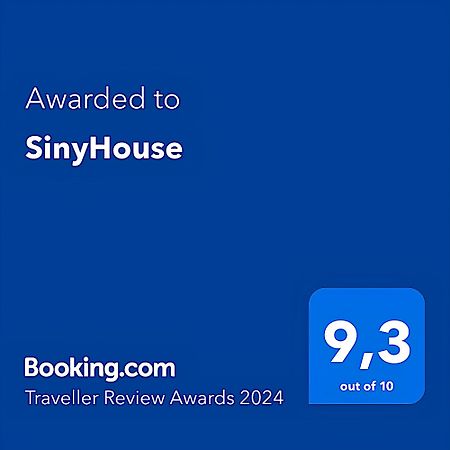 Sinyhouse Apartment แตร์ราซีนี ภายนอก รูปภาพ