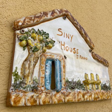 Sinyhouse Apartment แตร์ราซีนี ภายนอก รูปภาพ