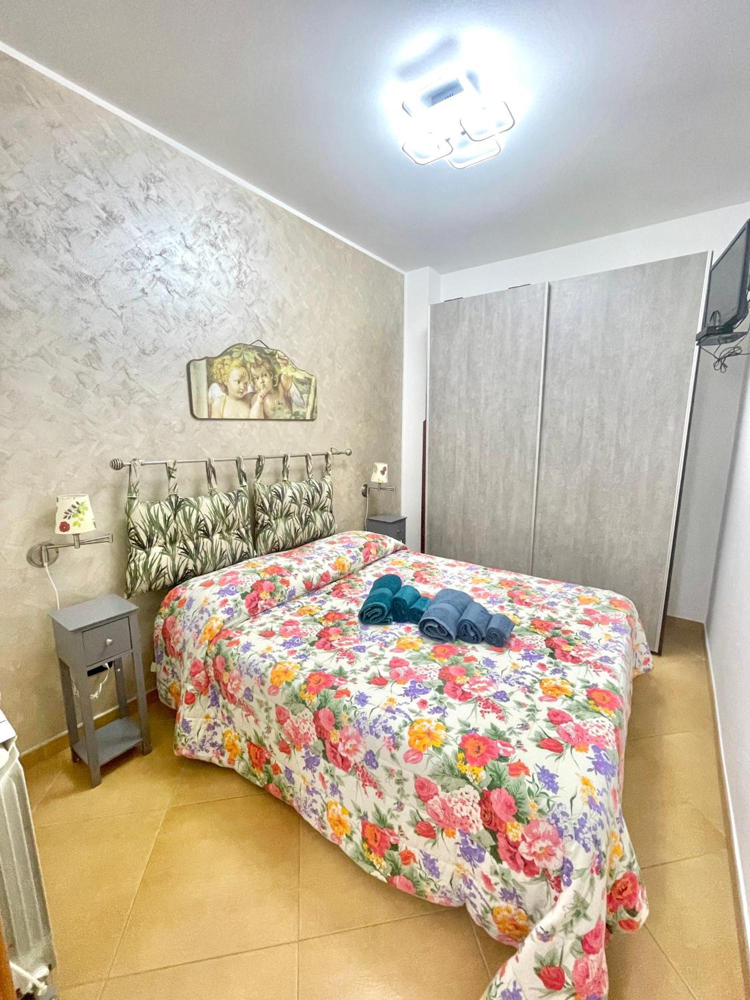 Sinyhouse Apartment แตร์ราซีนี ภายนอก รูปภาพ